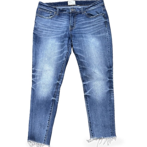 👖🎸 BUCKLE BKE Fringe Raw Hem Distressed Ankle Jeans | Blue Stretch, Women’s 31S - Picture 1 of 4